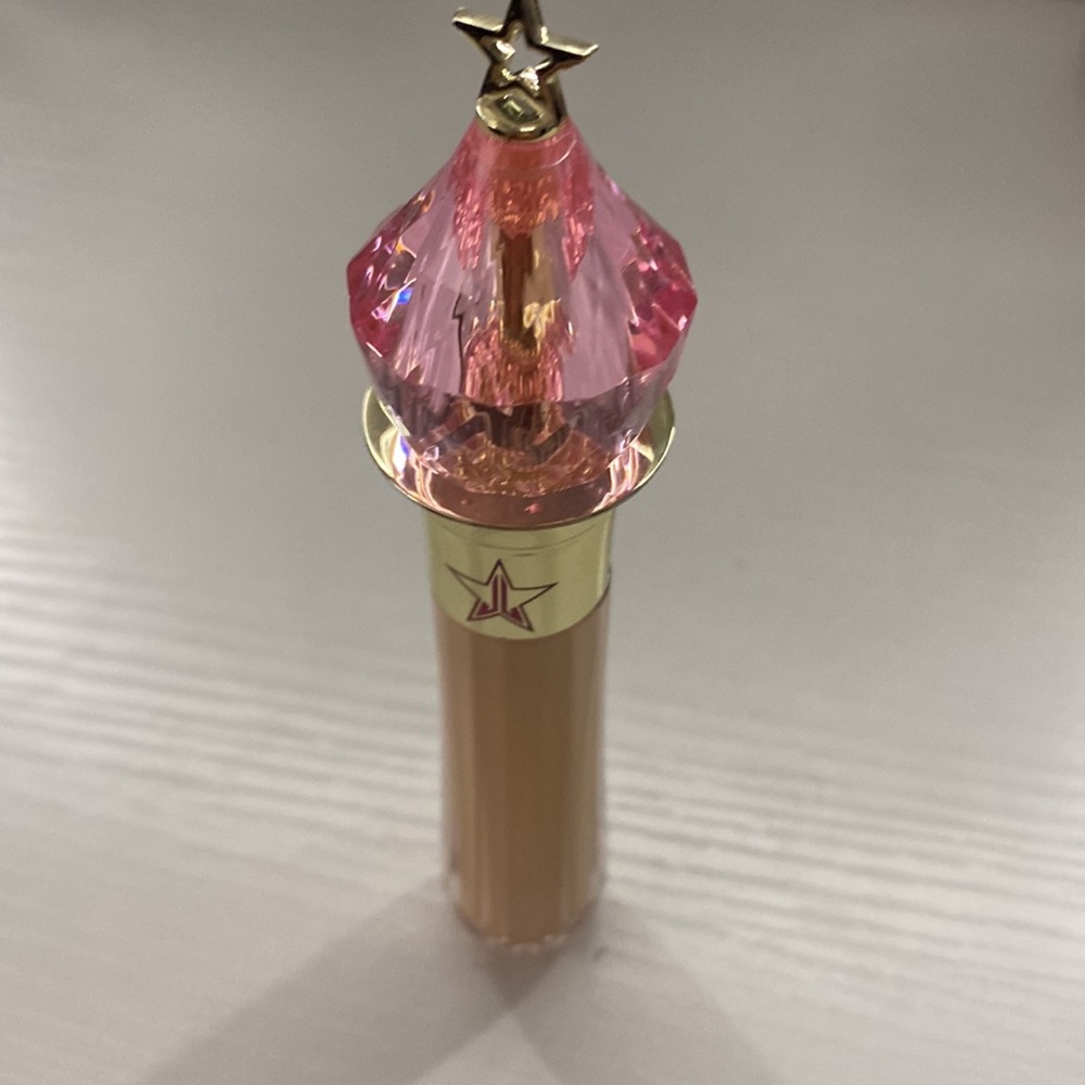 Magic star Jeffree star yellow high coverage liquid concealer